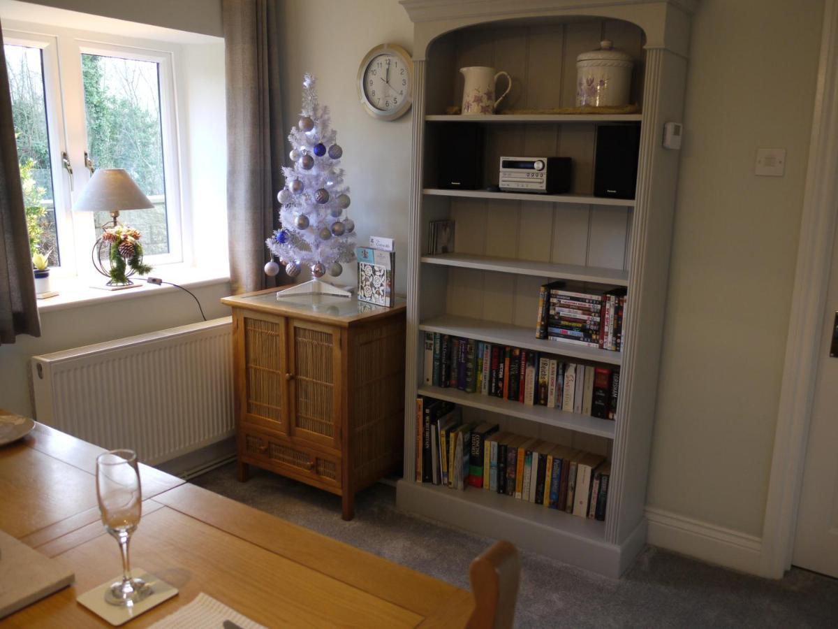 Cosy Stone Cottage, The Bungalow Perrotts Brook Cirencester Exterior foto